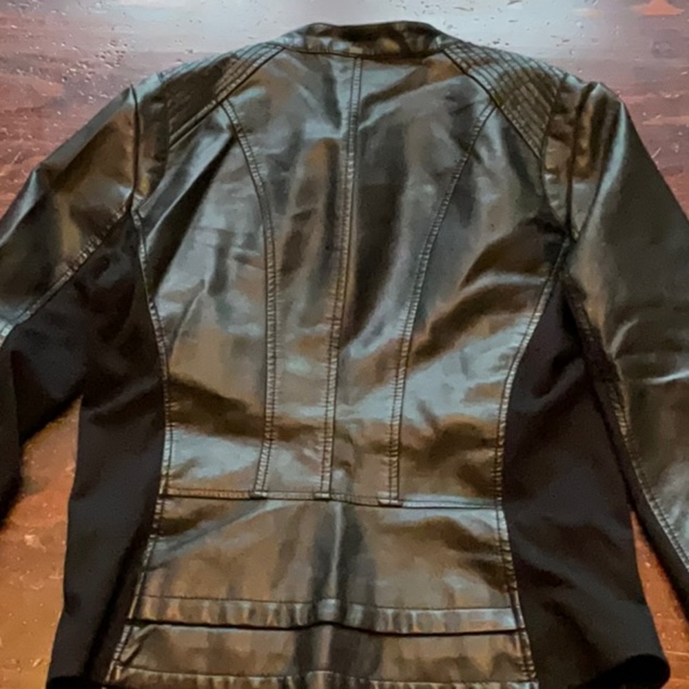 Leather jacket - Picture 4 of 4